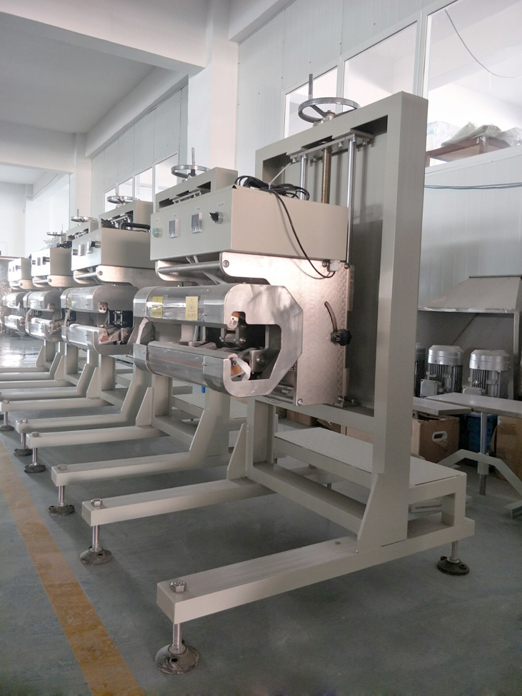 Folded bag heat sealing machine